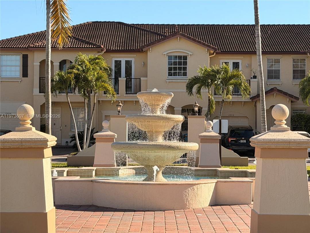 Beautifully maintained townhome located in the desirable Courts at Tuscany community in Kendall.