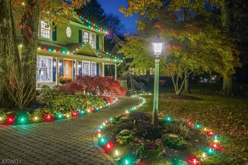 PRICE IMPROVEMENT ! Welcome home to the heart of Rolling Hill !