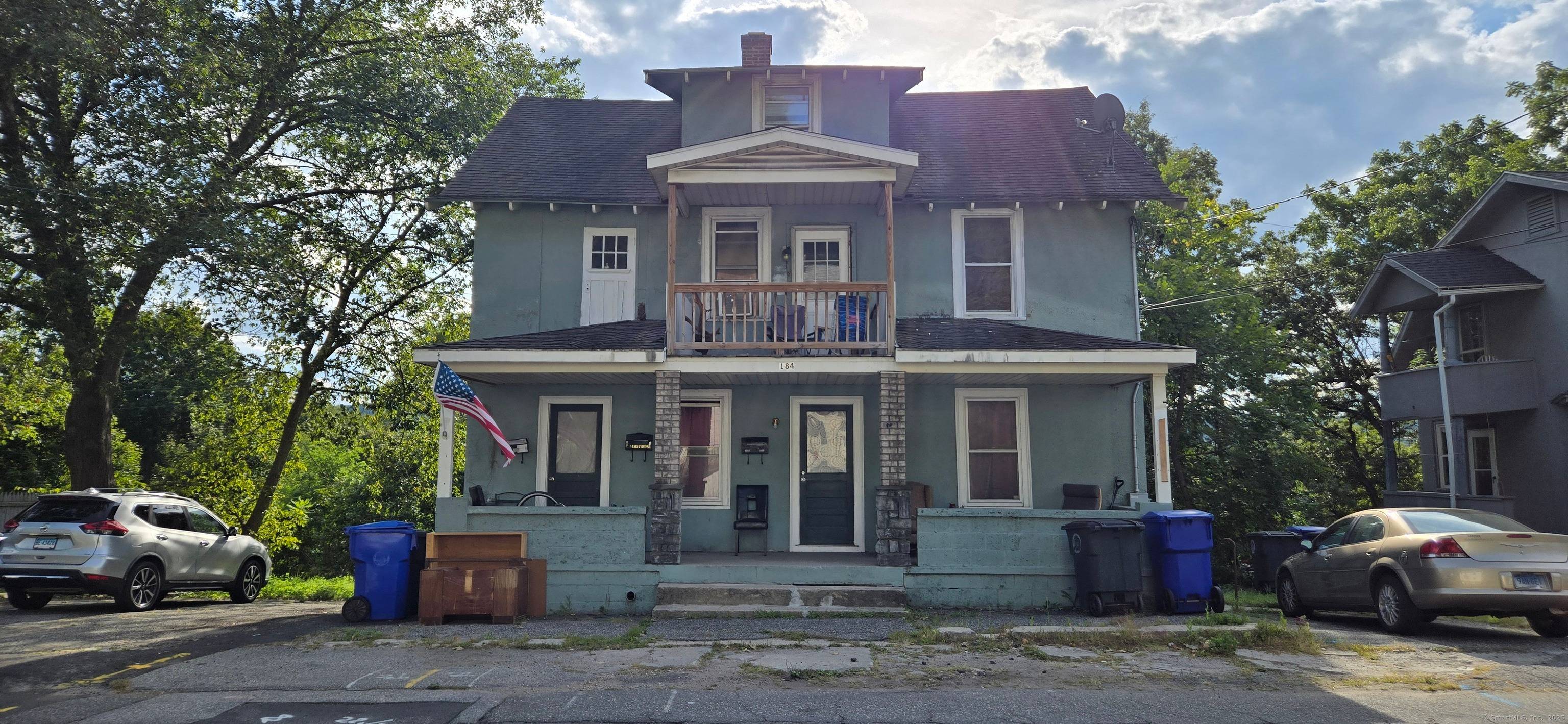 Welcome to this HIGH YIELD investment property near Downtown, in one of the most desirable multifamily markets in CT.