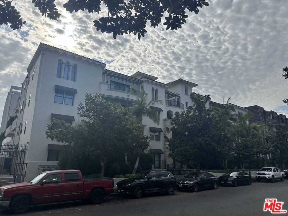122  N Clark Dr 2BR Beverly Grove La