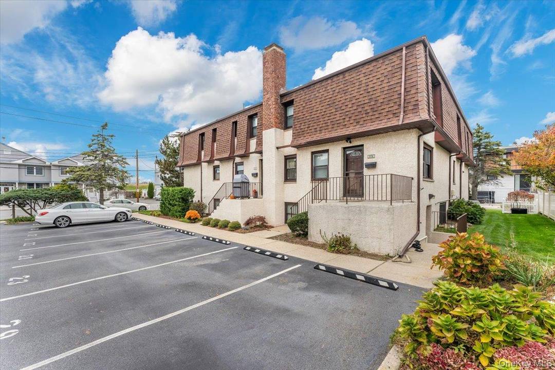 Beautifully Renovated Beachside Gem 2 Bed, 1.