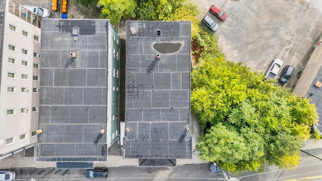 28 Hill St, Waterbury is a turn key 7 unit multifamily investment property ideally located in the heart of Waterbury, perfect for investors or 1031 Buyers looking to secure a ...