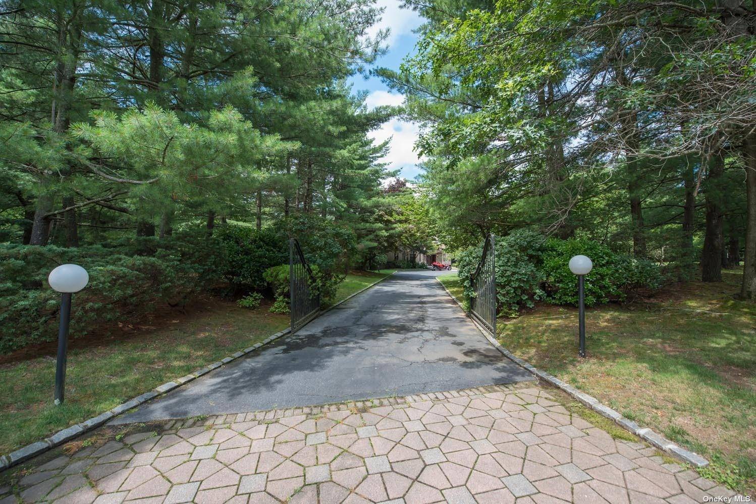 Beautiful gated flat 2 acre property in Wheatley SD.