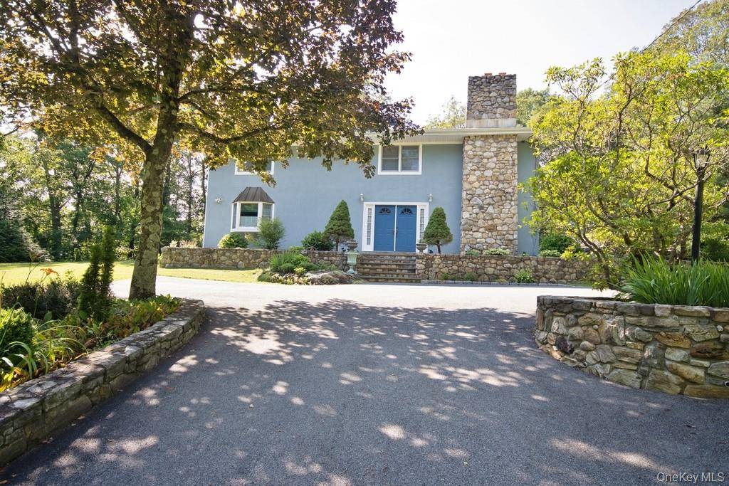 Beautifully maintained 4 bedroom contemporary colonial on private 1.