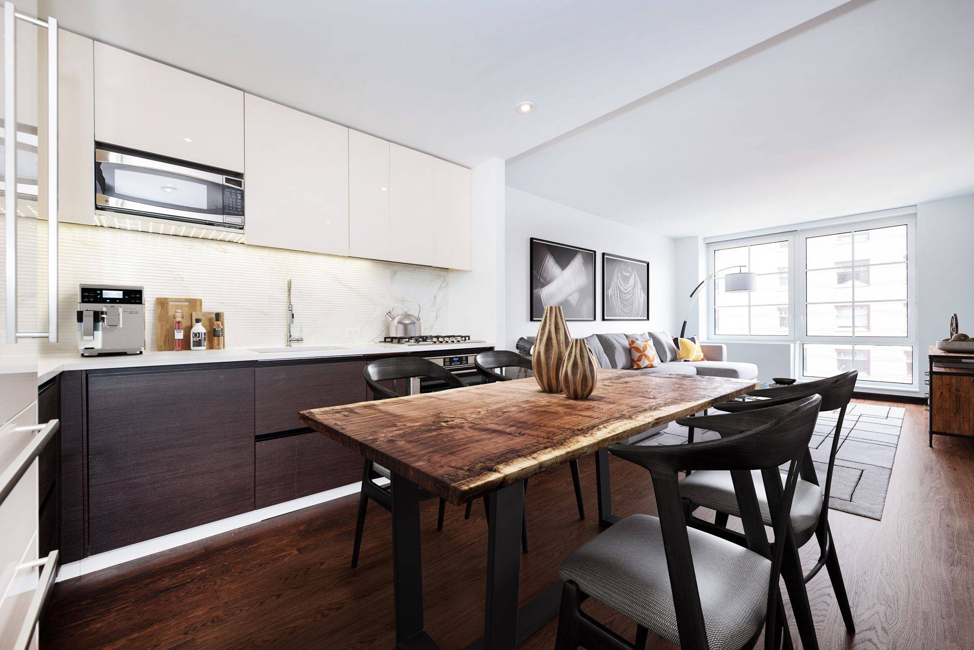 A spacious corner 3 BEDROOM 2 BATHROOM overlooks our beautiful courtyard to the south and showcases open views across 12th street to the north.