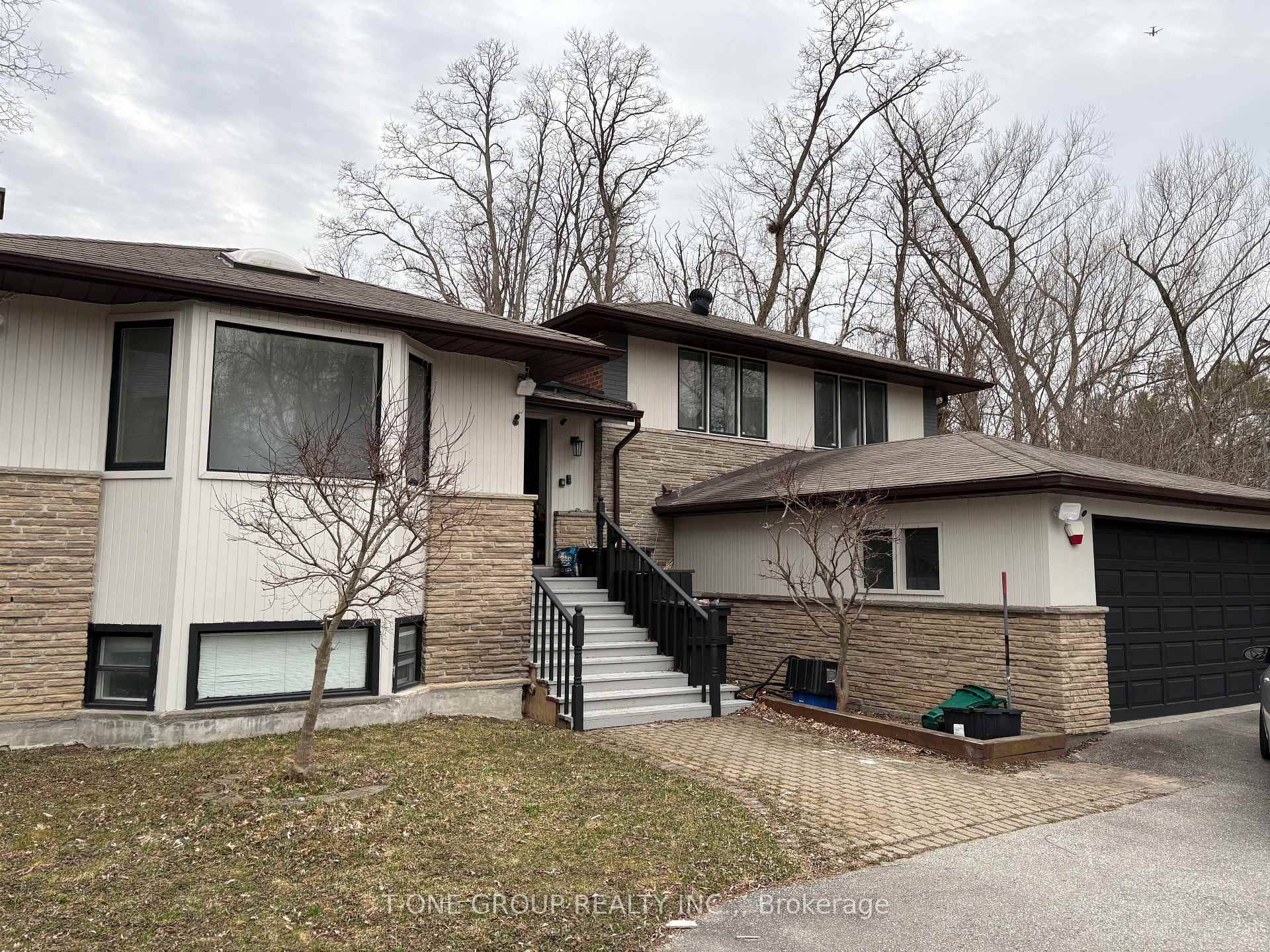 Welcome to this bright and quite house walk out basement.