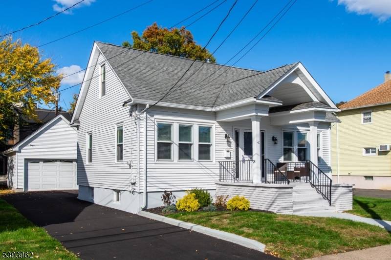 Single Family Living at Its Best !