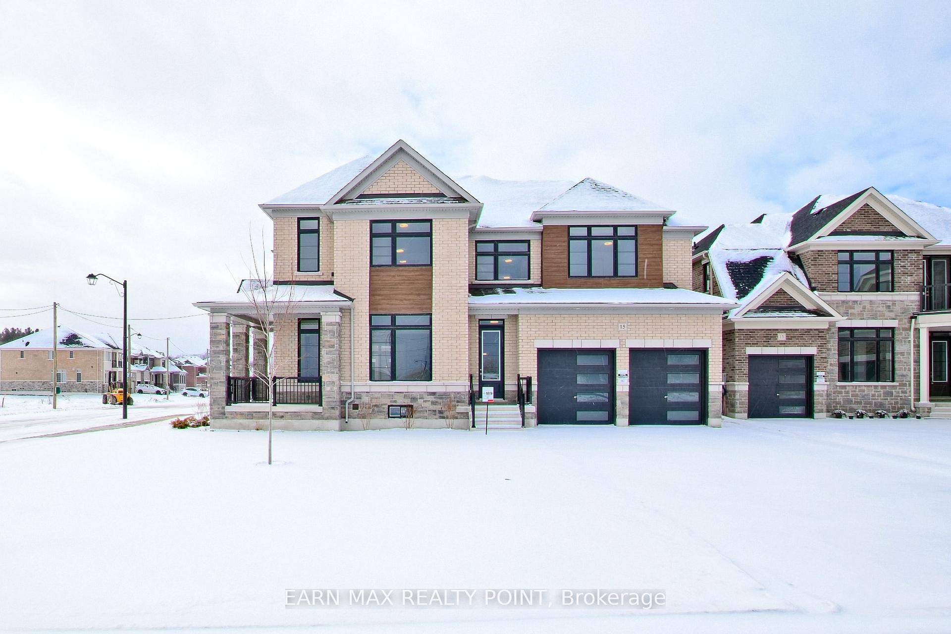 uxurious Tribute Built Detached Home in Tottenham A Rare Gem !