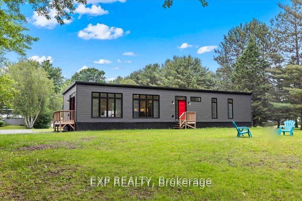 When you want to simplify your modern lifestyle but you don't want to sacrifice outdoor space and privacy, this is your solution in style !