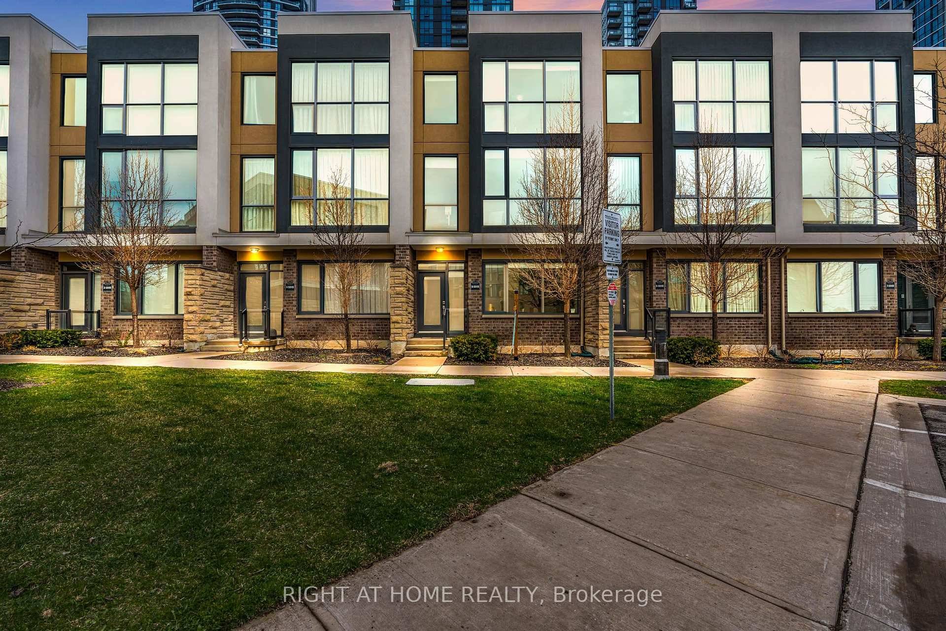 Welcome to the Marquee Townhouse on the Park, a luxurious executive residence in one of Mississauga's most sought after communities.