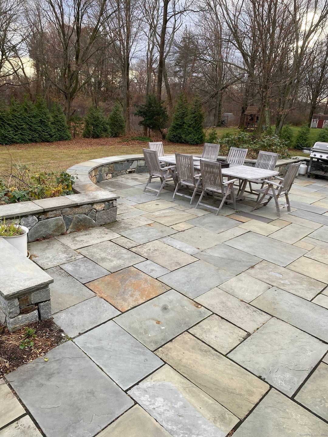 Welcome to 5 Meadow Wood Rd !