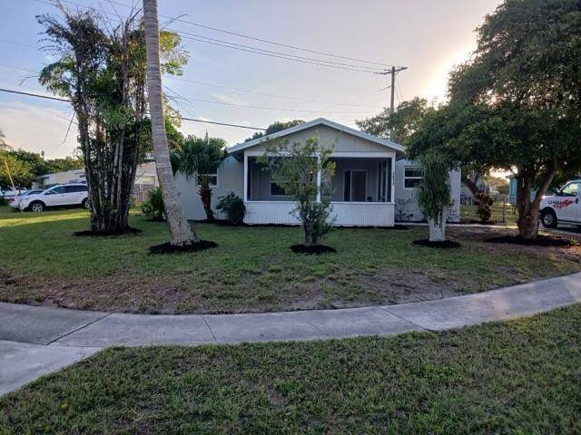 Welcome to your ideal home in the heart of Lake Worth, Florida !
