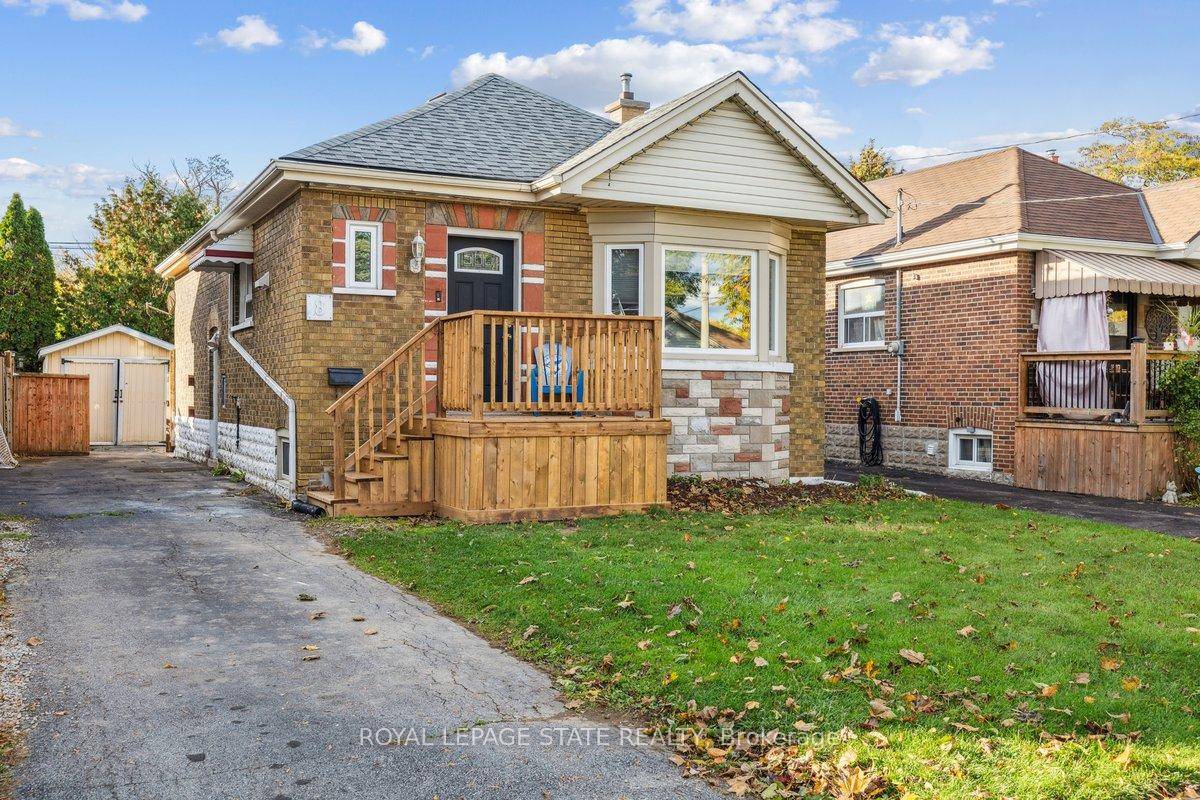 Charming Two Bedroom Home in Hamilton Mountain's Desirable Centre Mount Neighbourhood.