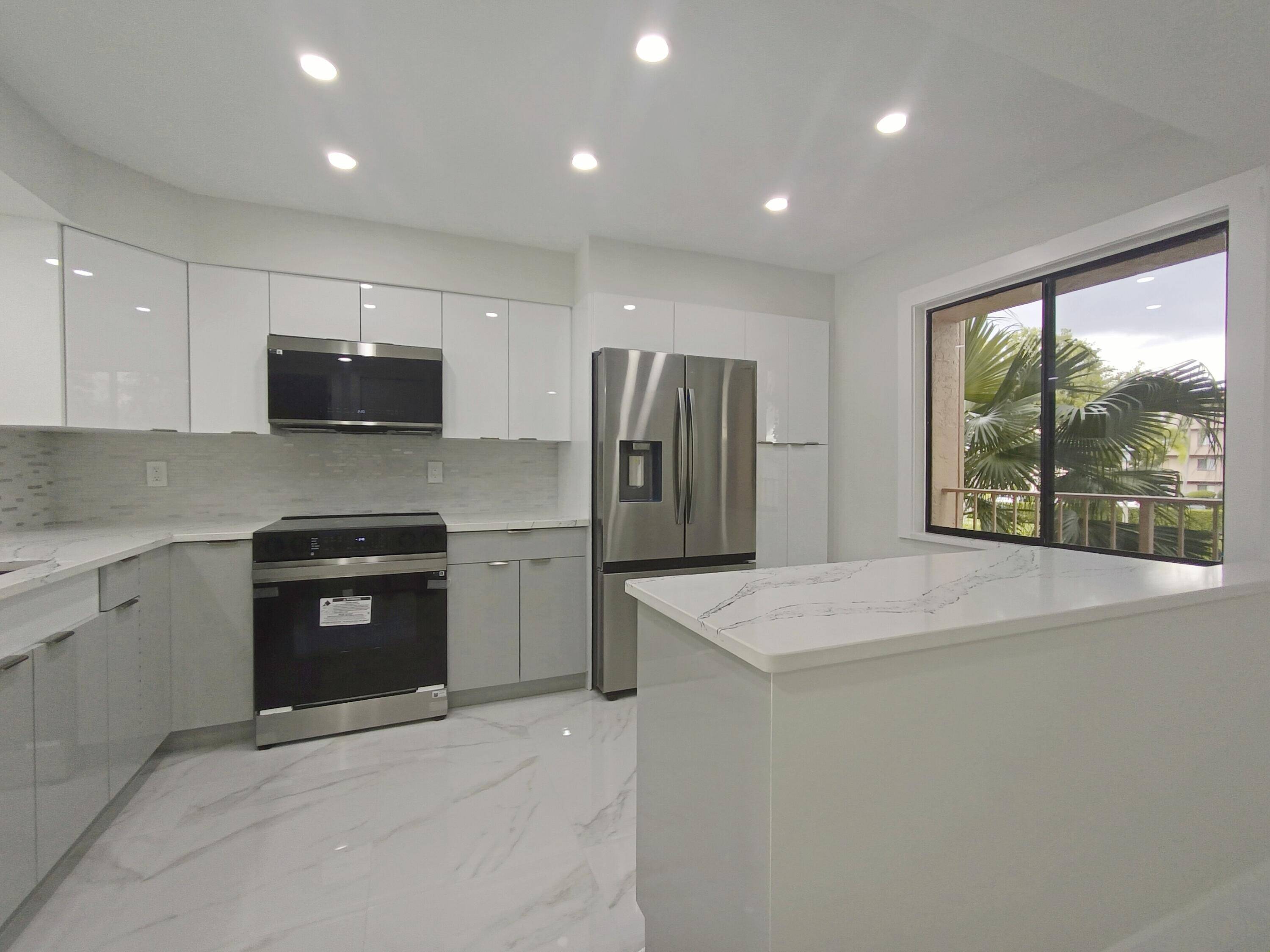 Beautiful, remodeled from top to bottom LANCASTER condo within walking distance to pool nearby and newly renovated state of the art Clubhouse.