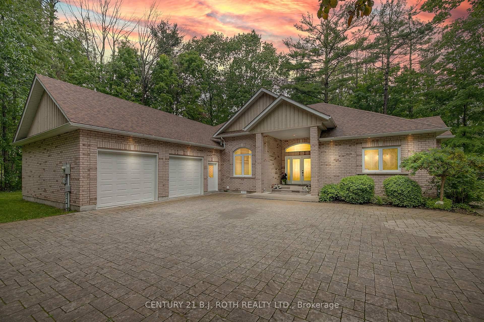 Custom Built Bungalow on Oversized Lot in Prestigious Big Bay Point !