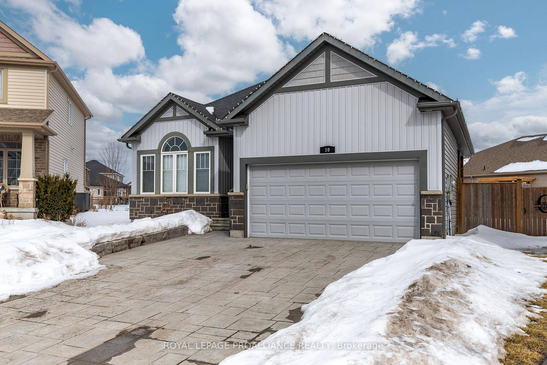 Welcome to this stunning modern home in the desirable Heritage Park community !