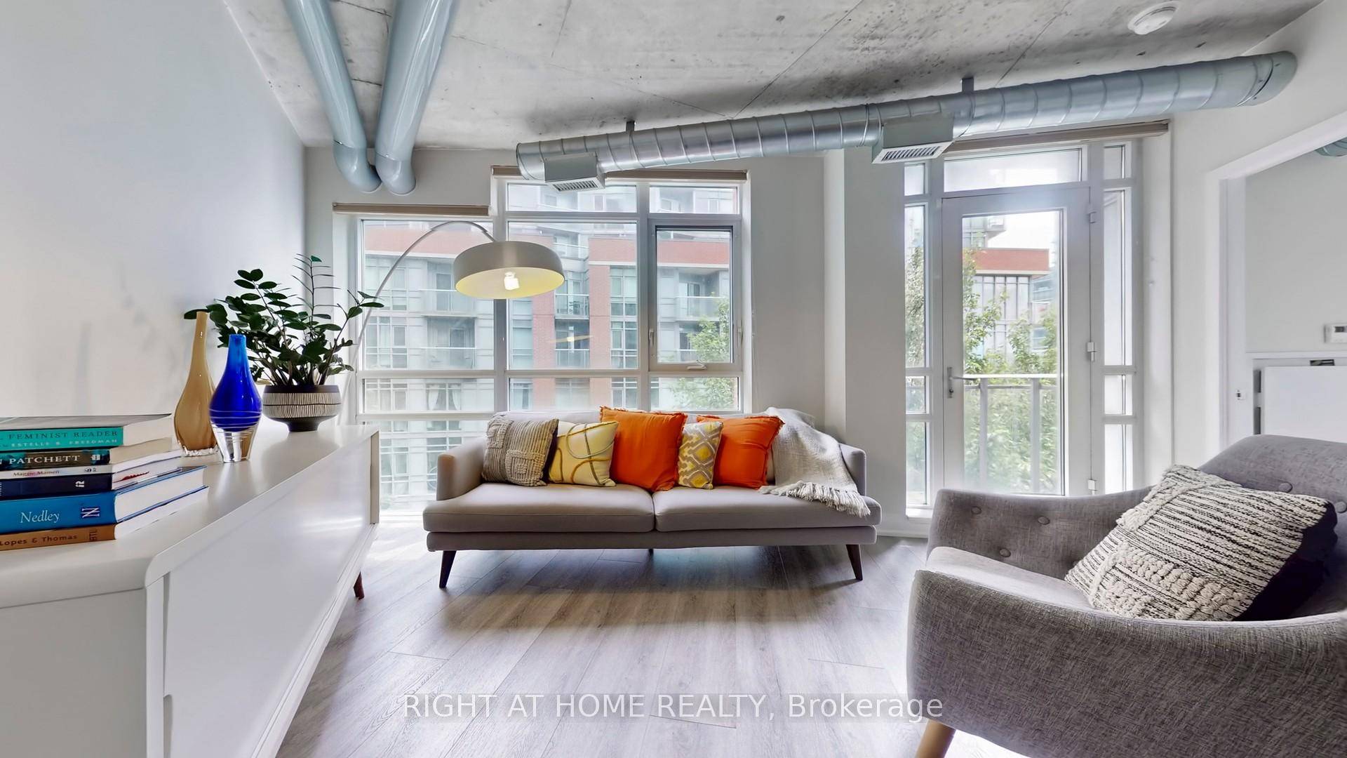 The Curve Stylishly Renovated 1 1 Bedroom Loft with parking.