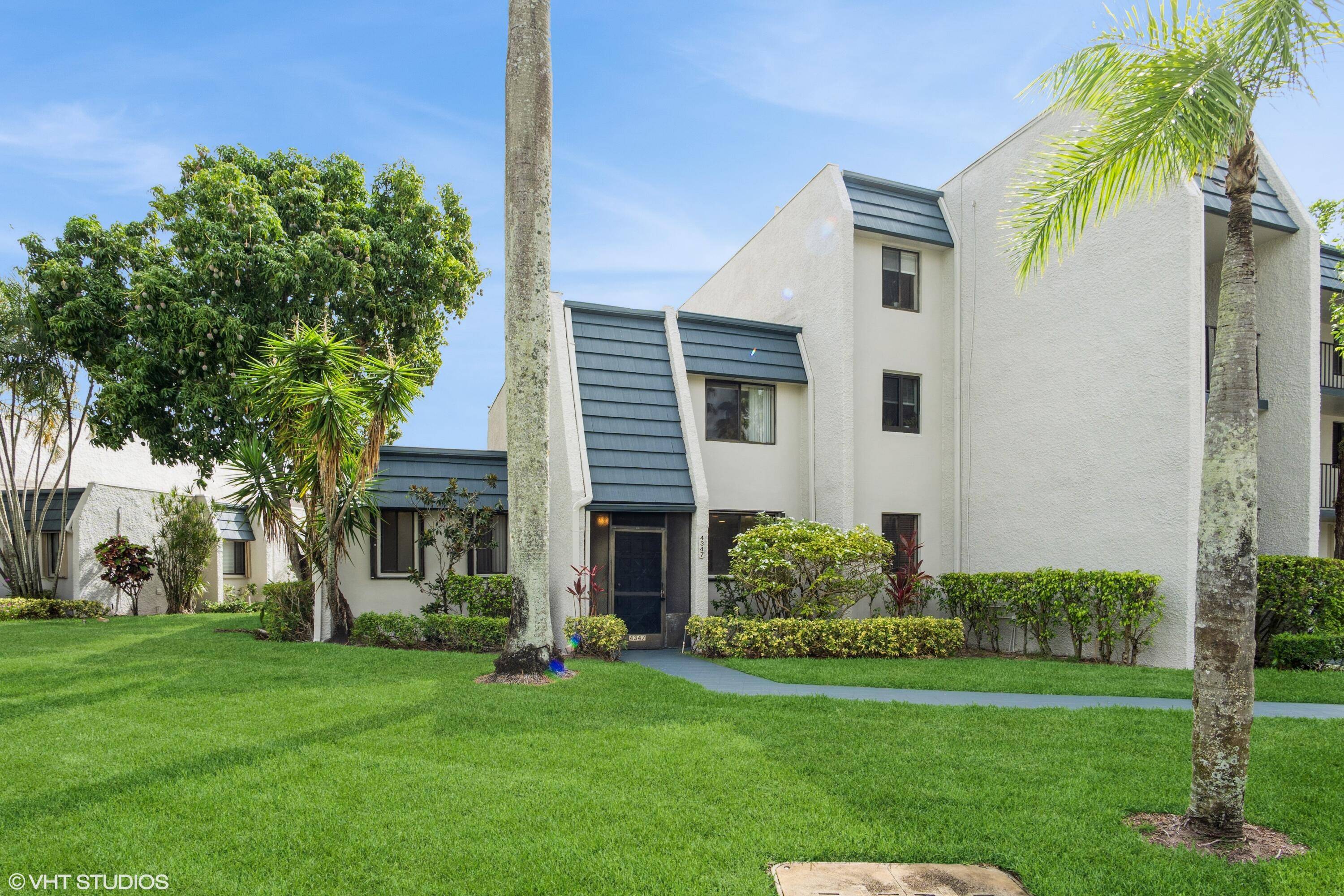 Come see this wonderful corner 3 bedroom 2.