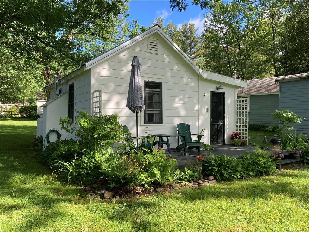 WONDERFUL SEASONAL COTTAGE OPEN APPROXIMATELY MAY THROUGH MID OCTOBER WHERE YOU CAN ENJOY BEAUTIFUL CATSKILL MOUNTAINS VIEWS, COMMUNITY POOL, COMMUNITY ROOM WITH STAGE, BILLIARDS, PING PONG, ETC.