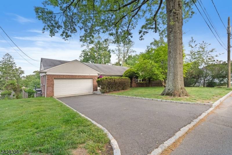 Welcome to 26 Devon ! A spacious ranch tucked away on a quiet cul de sac, offering the kind of layout and features that make everyday living feel easy.