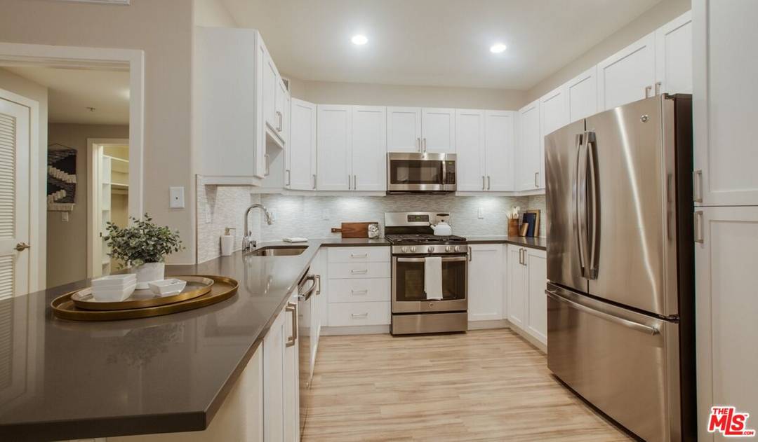 6260 W 3rd St 2BR Hancock Park La