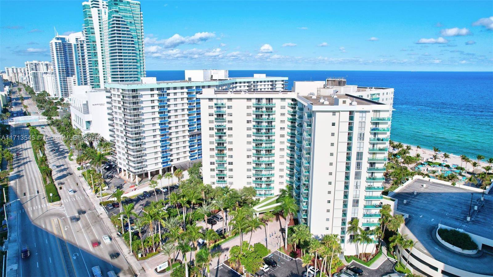 Excellent location in Hollywood Beach !