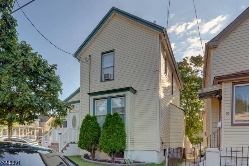 WELCOME TO THIS CHARMING COLONIAL FEATURING 5 SPACIOUS ROOMS, KITCHEN W STAINLESS STEEL APPLIANCES LIVING RM W STONE GAS FIRELACE INCLUDING 3 BDRMS, 1 FULL BATH 2 1 2 BATHS.