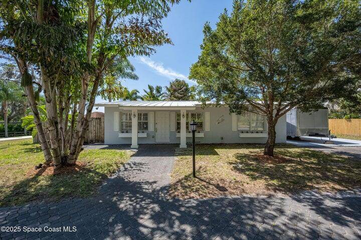 QUINTESSENTIAL 'OLD FLORIDA' HOME WITH RIVERFRONT BREEZES SITUATED ON.