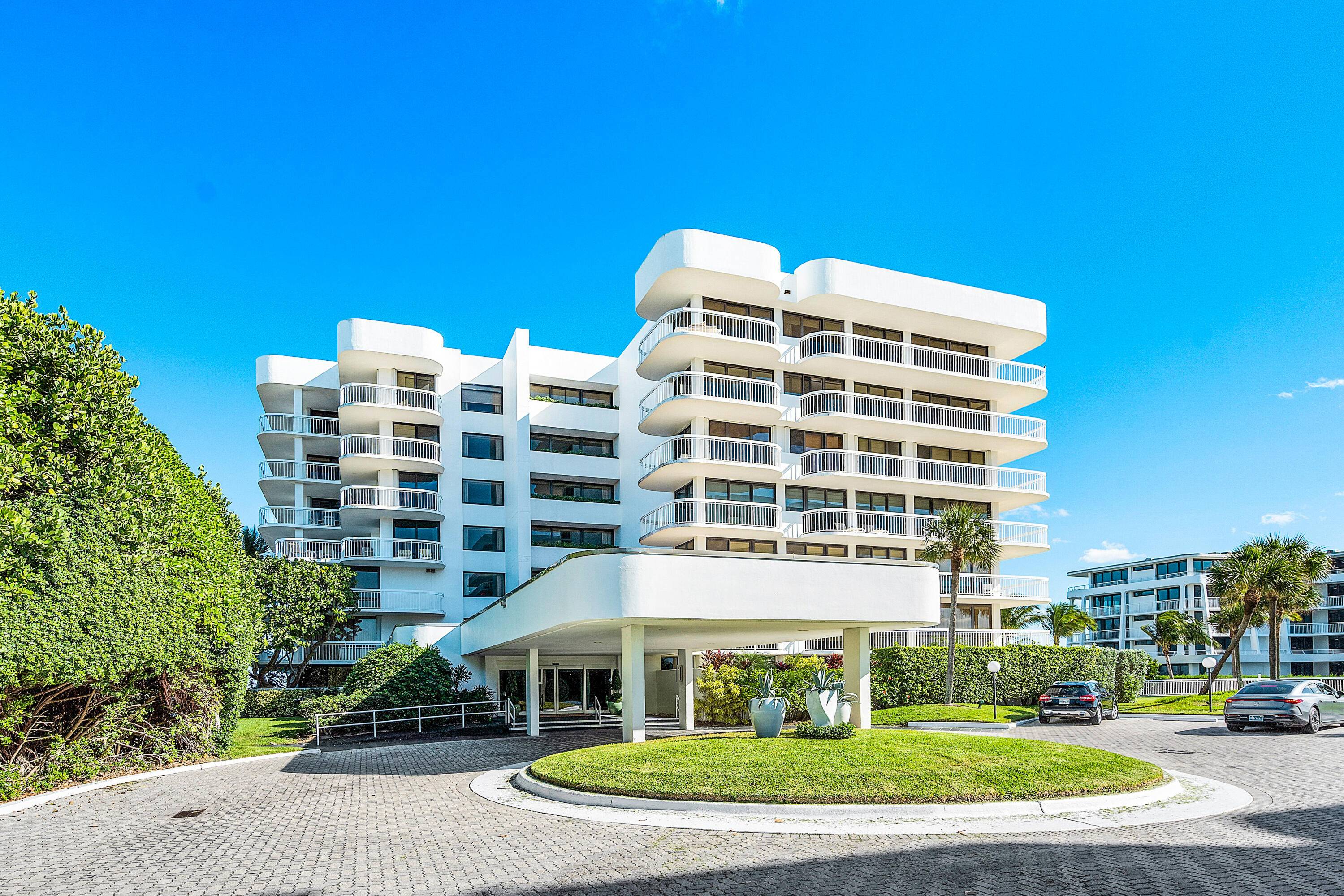 Spacious 3 bedroom, 3 bathroom Palm Beach Stratford garden apartment with a 885 sqft terrace to relax, entertain and enjoy the ocean breezes.