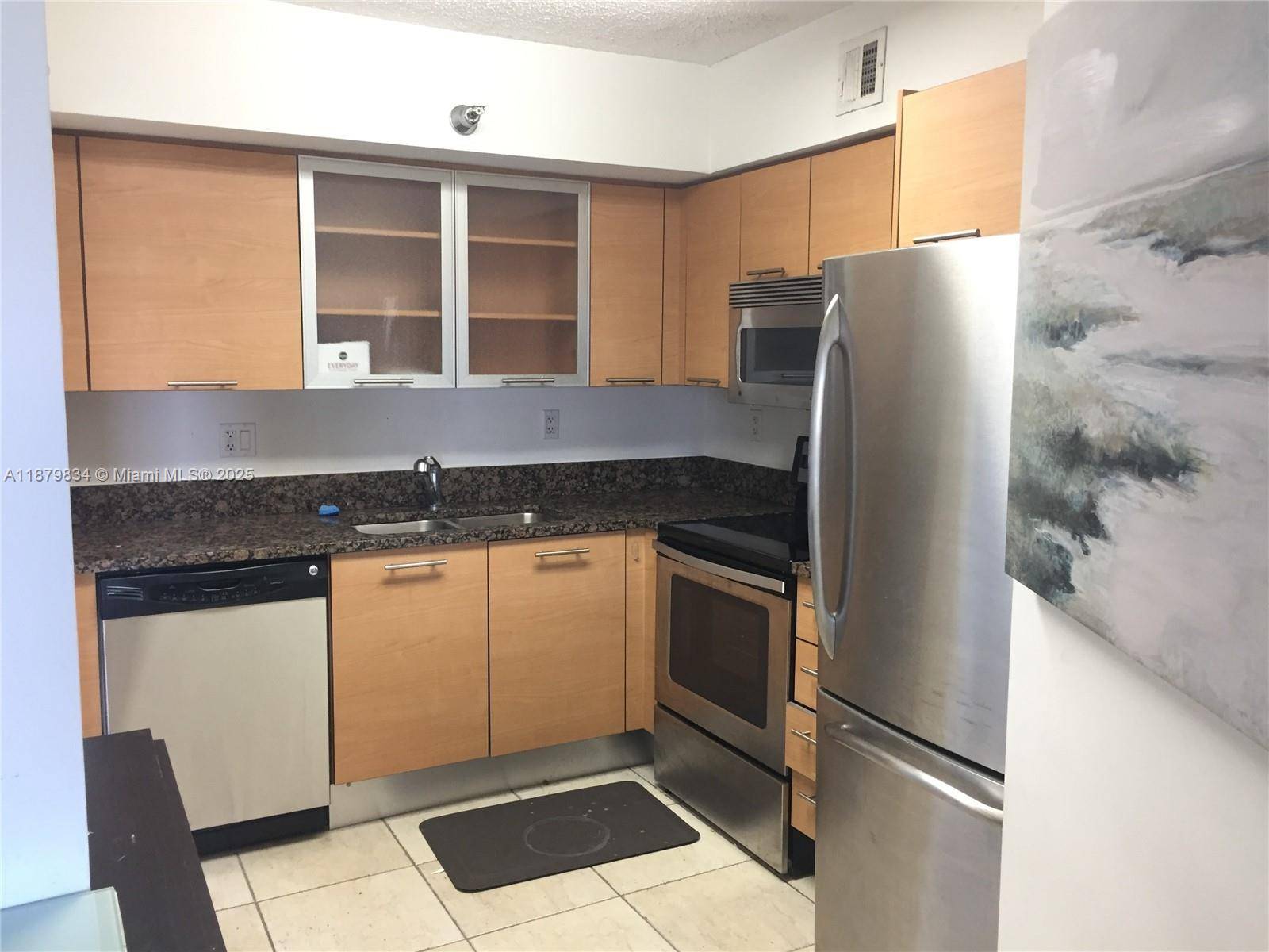 Spacious 2 BR 2 Bath in the heart of Aventura.