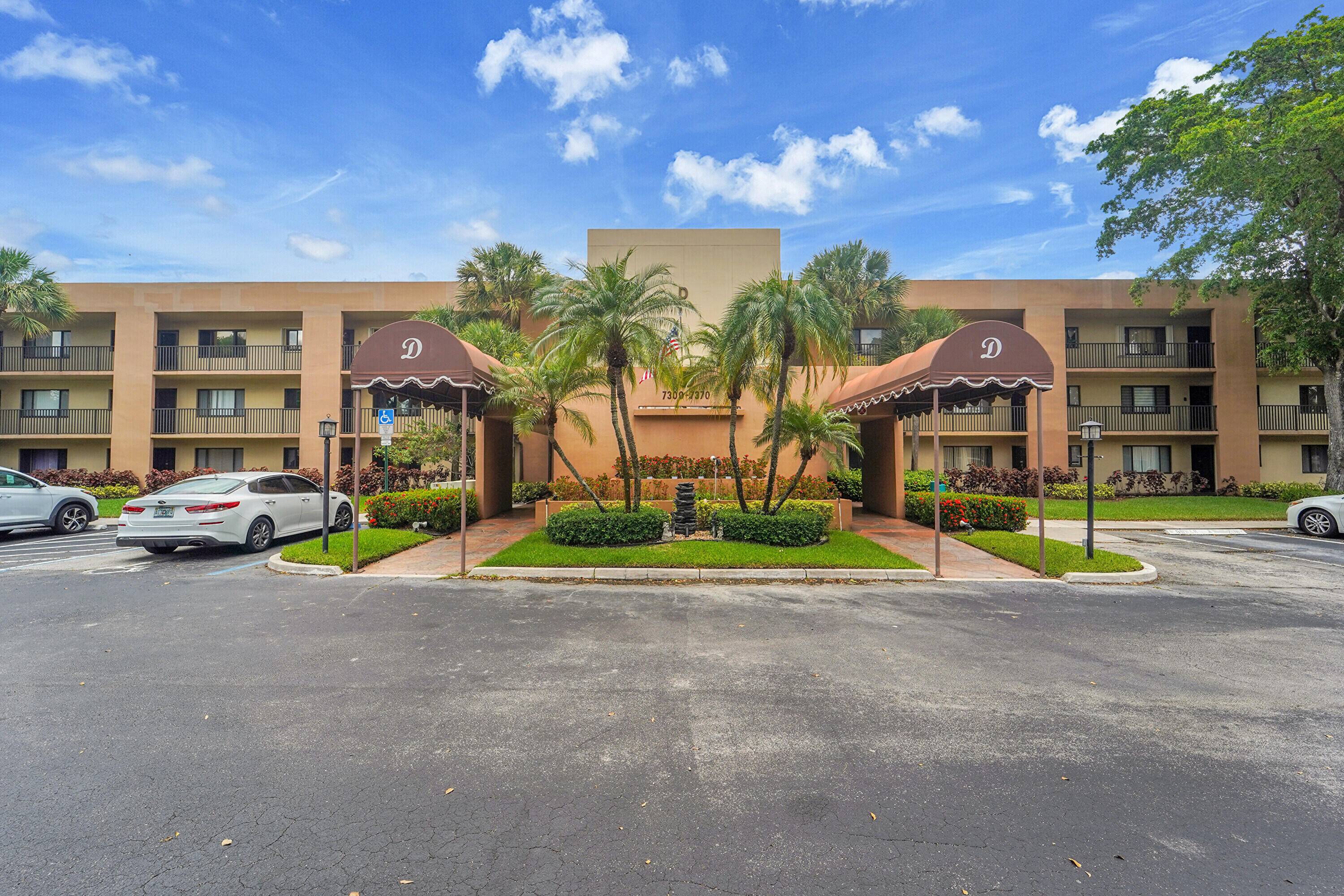 Welcome to this beautifully maintained 2BR 2BA condo in gated Ashmont at Kings Point, a highly sought 55 community.