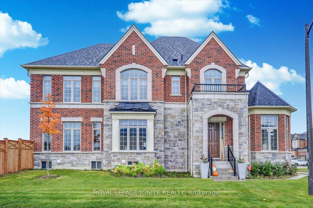 For Lease Luxury Detached Home !