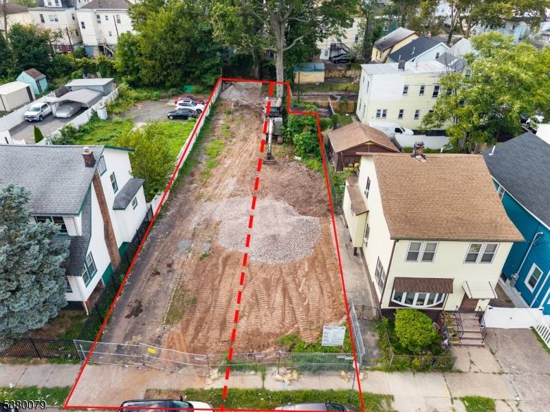 Nestled in the Upper Vailsburg section of Newark, 39 grand avenue boasts 4274 SQ.