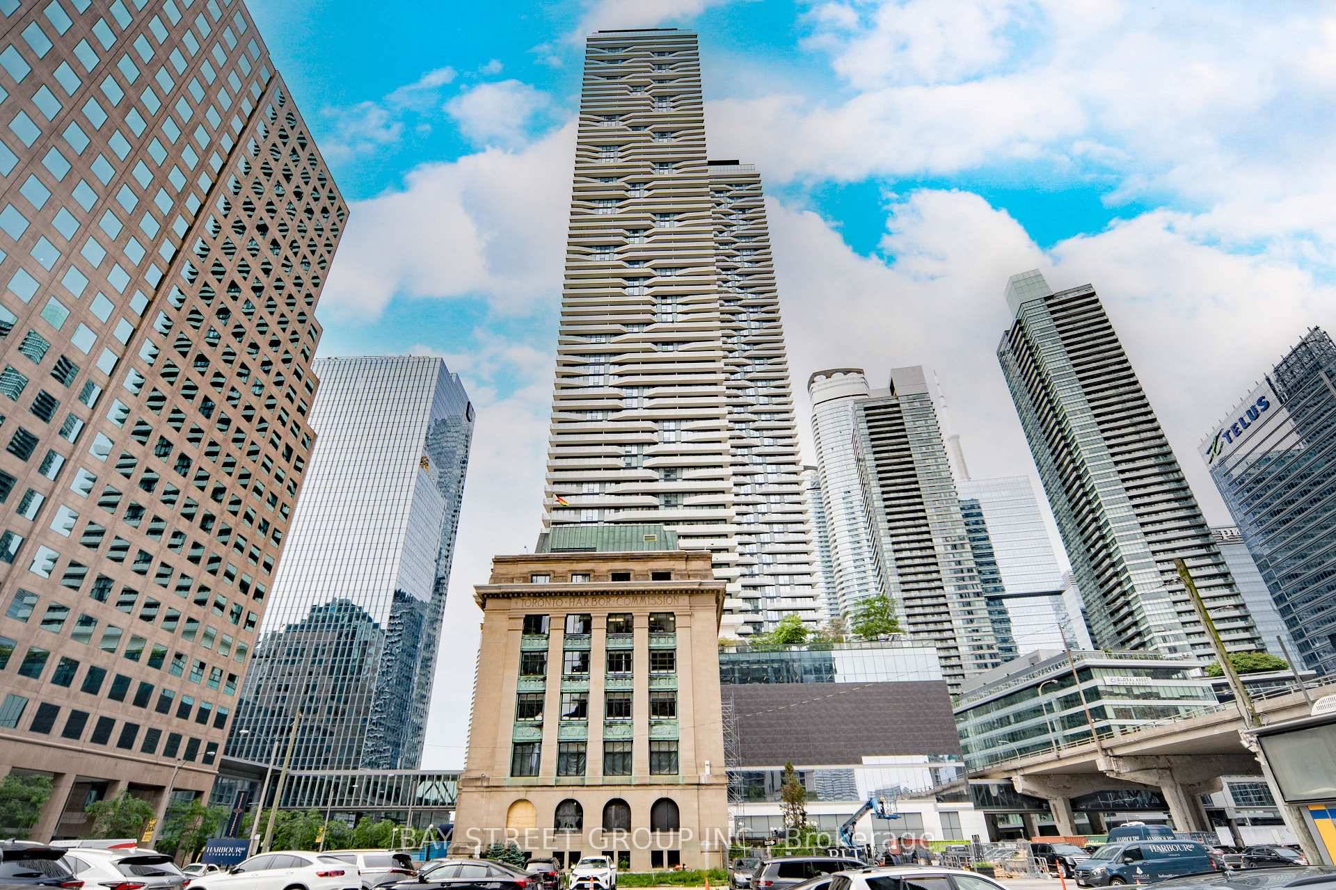 Stunning South facing Unobstructed Lake Views 1 Bedroom Den 633 Sq.