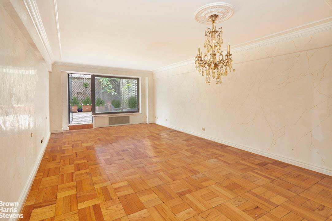 Fifth Avenue One Bedroom w Outdoor SpaceUnique apartment on Prized 5th Avenue Large 1 bedroom, with 1.