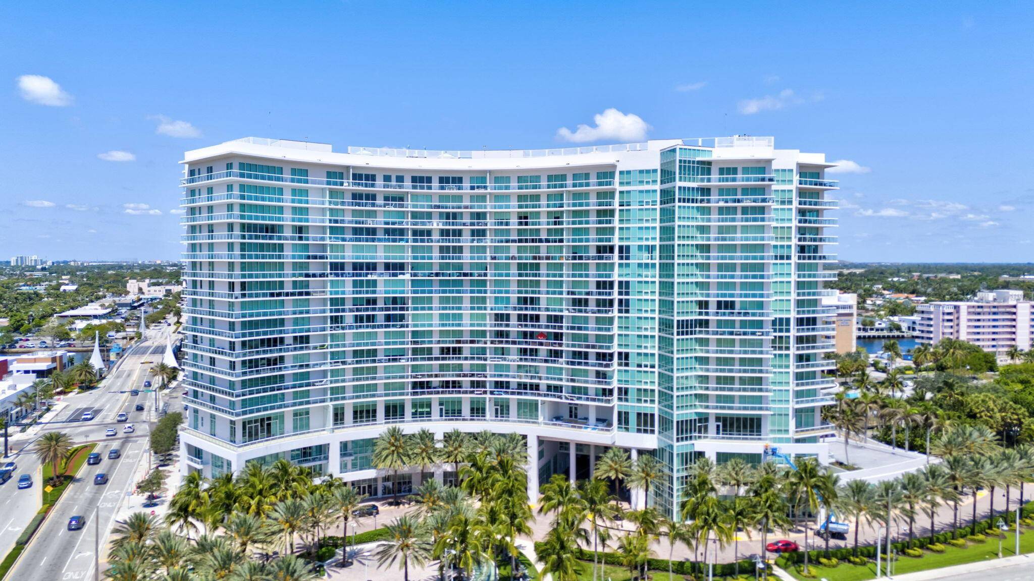 Beautiful sweeping views of the marina, intracoastal and waterside community.