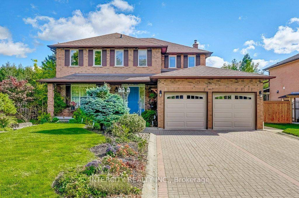 For the first time in 34 years, this conveniently situated home is now available, situated in the heart of prestigious Oak Ridges' community, which is the northern tip of Richmond ...