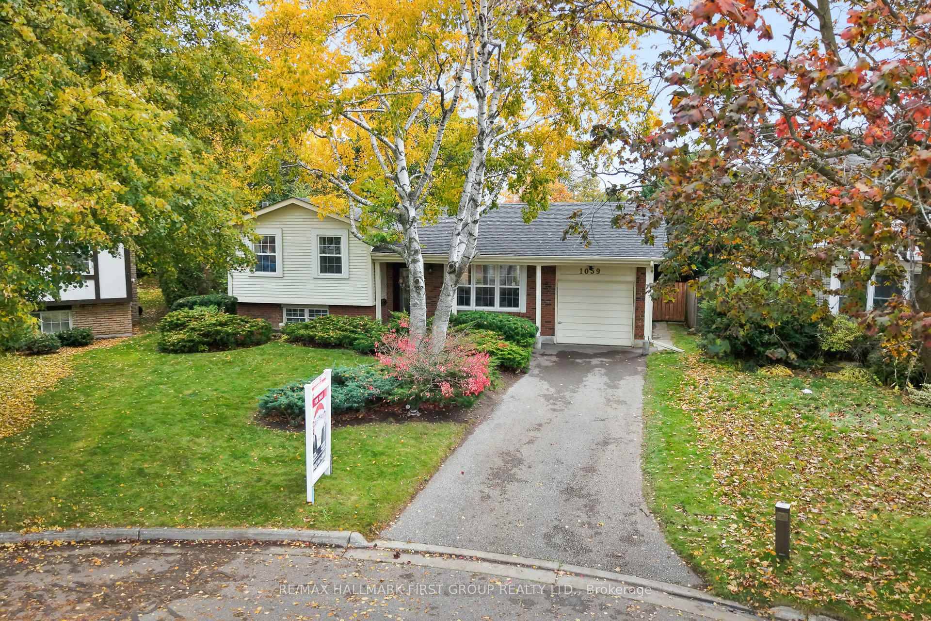 Welcome to this inviting side split home nestled on a quiet court with no neighbours behind, offering the perfect blend of privacy, comfort, and community in a family friendly neighbourhood.