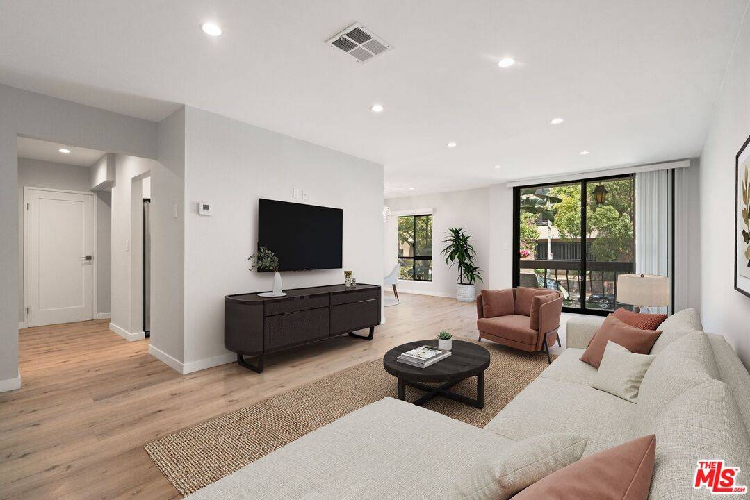 7300 Franklin Ave 1BR Hollywood Hills East La