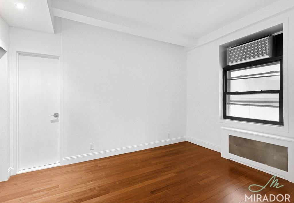 Beautiful 4th floor one bedroom apartment in a convenient location close to Grand Central, 4, 5, 6, 7 and S Trains, and more !