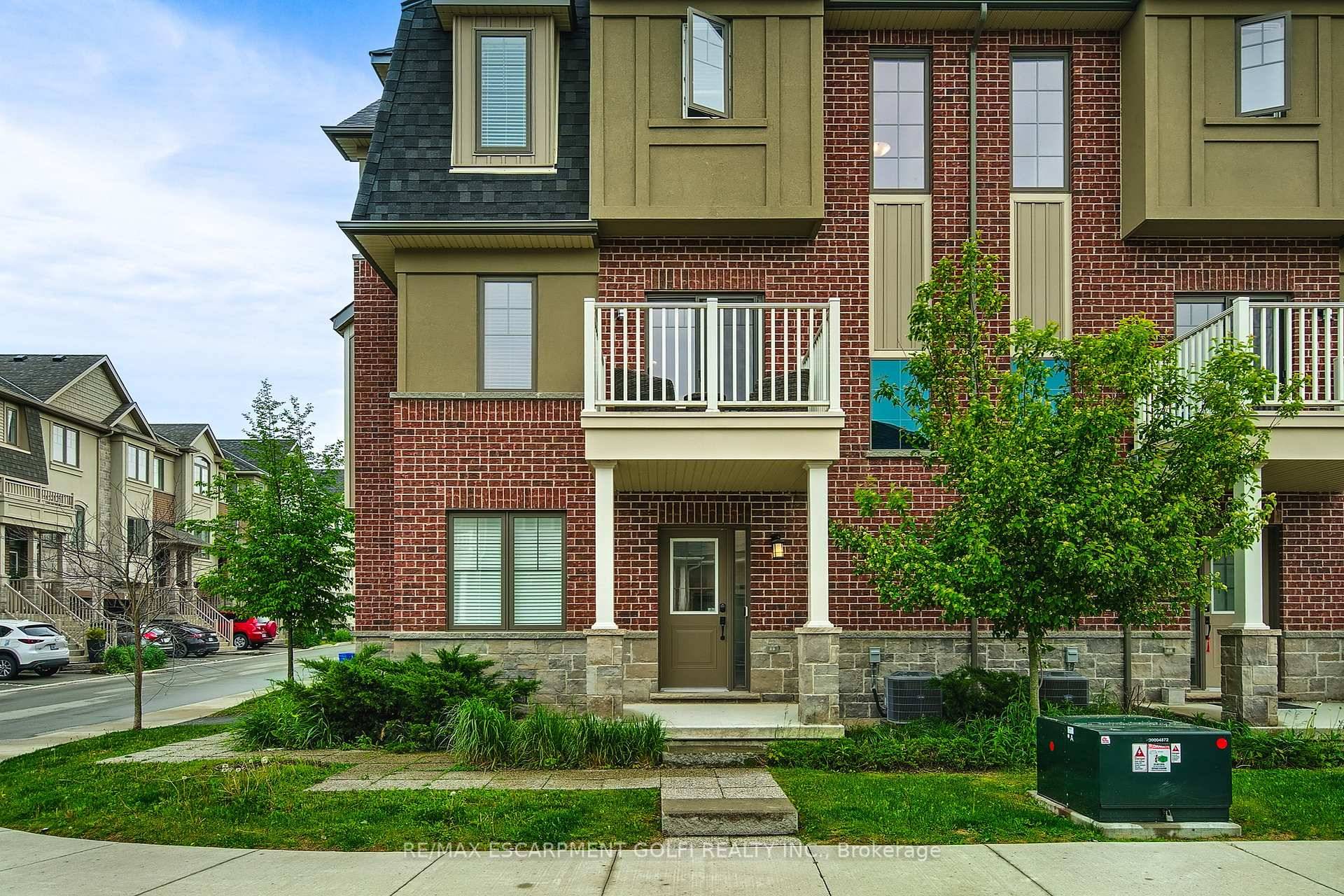 Welcome to this stunning 3 storey end unit freehold townhouse in one of Ancasters most sought after neighbourhoods.