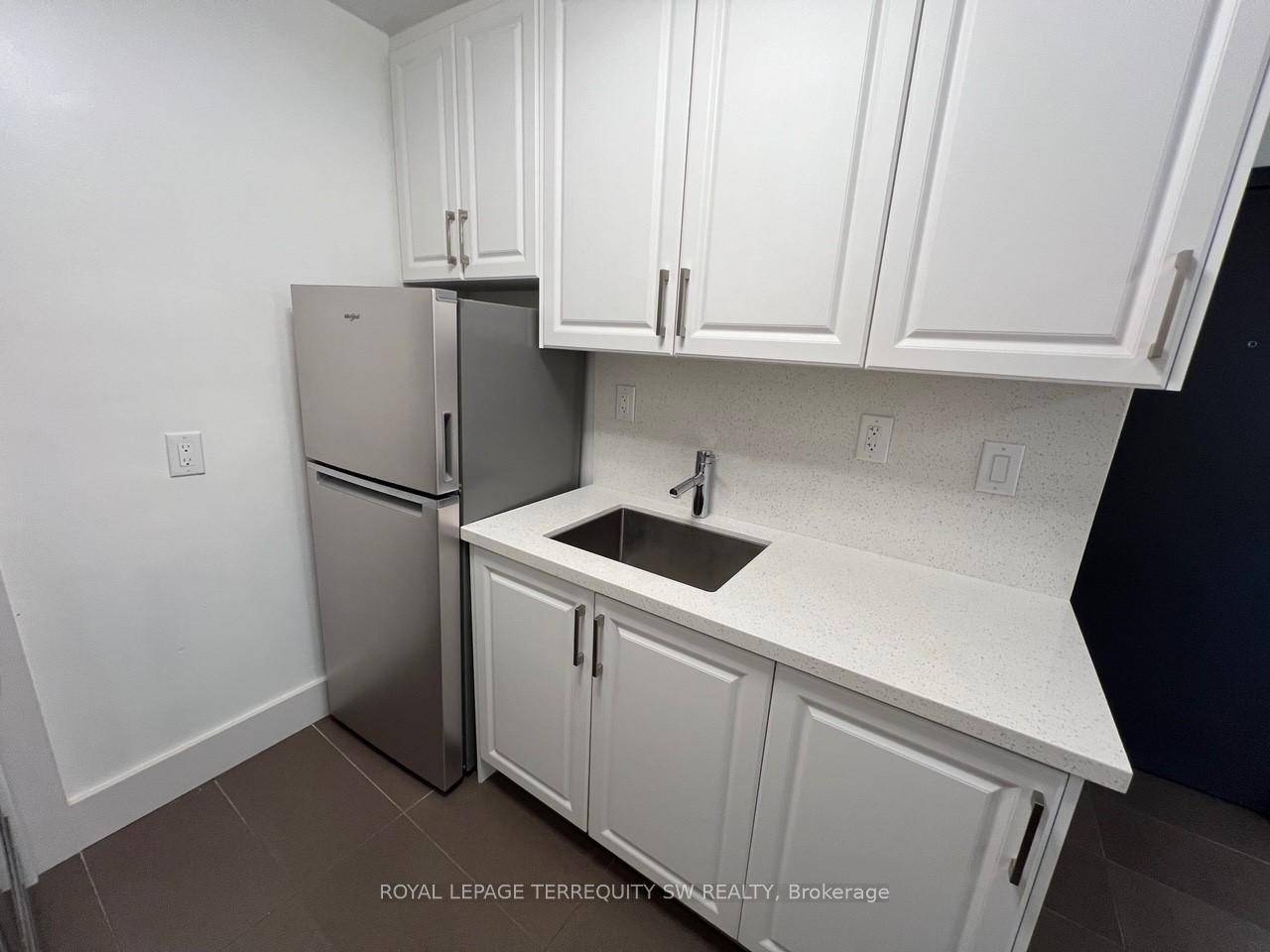 Enjoy This Tastefully Renovated and Updated 1 Bedroom Suite !