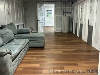 UNIQUE OPPORTUNITY WITH MULTIPLE POSSIBILITIES !