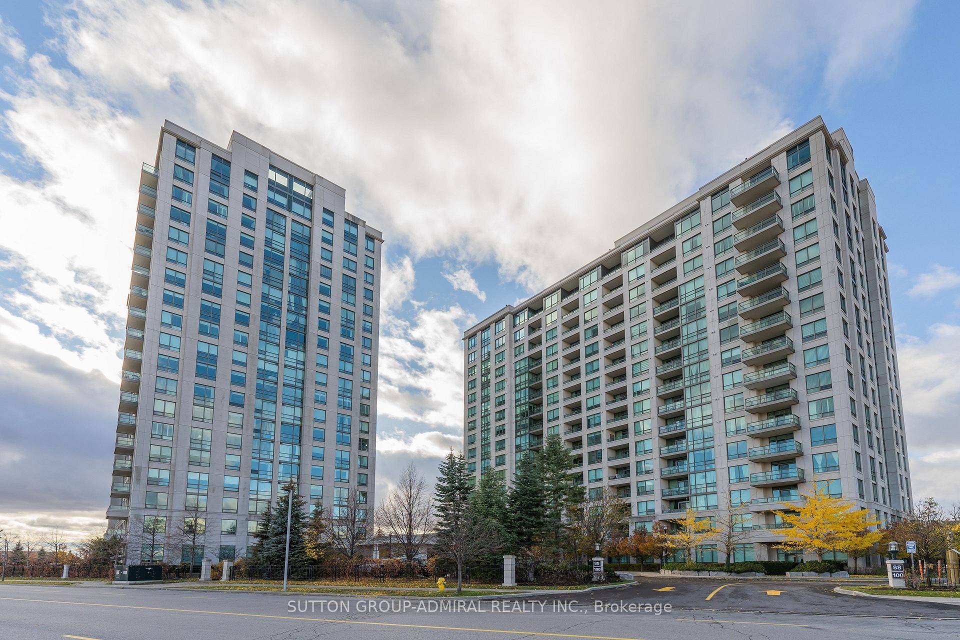 Rarely Available ! Discover this Stunning 2 1 Bedroom Corner Unit in the highly coveted Promenade Circle community !