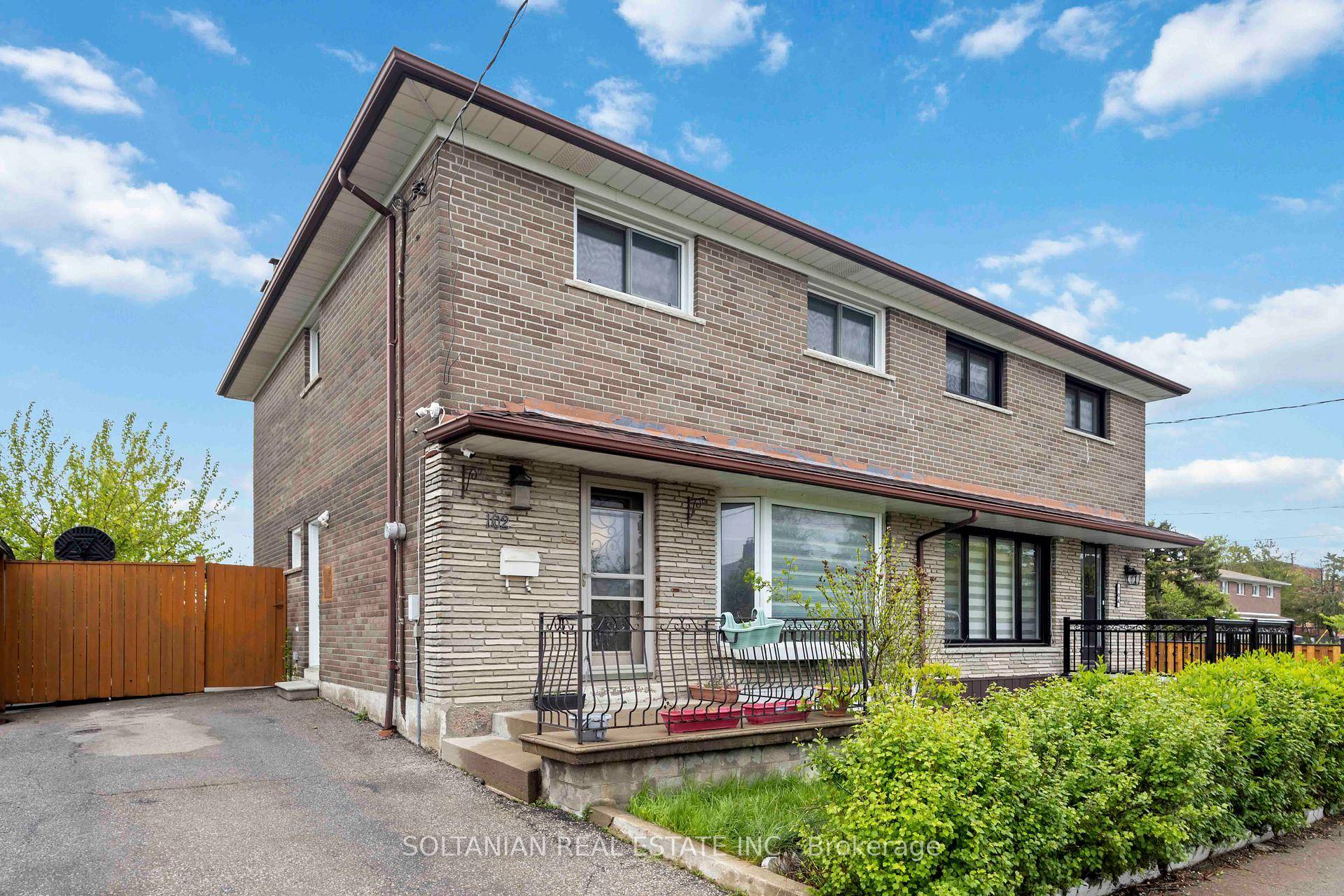 Welcome to 102 Elnathan Cres, a charming all brick semi detached beautiful family home with 4bedrooms and 3 bathrooms.