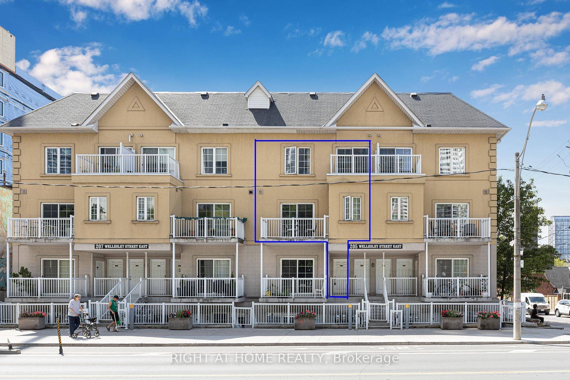 This large over 1, 300 sqft !