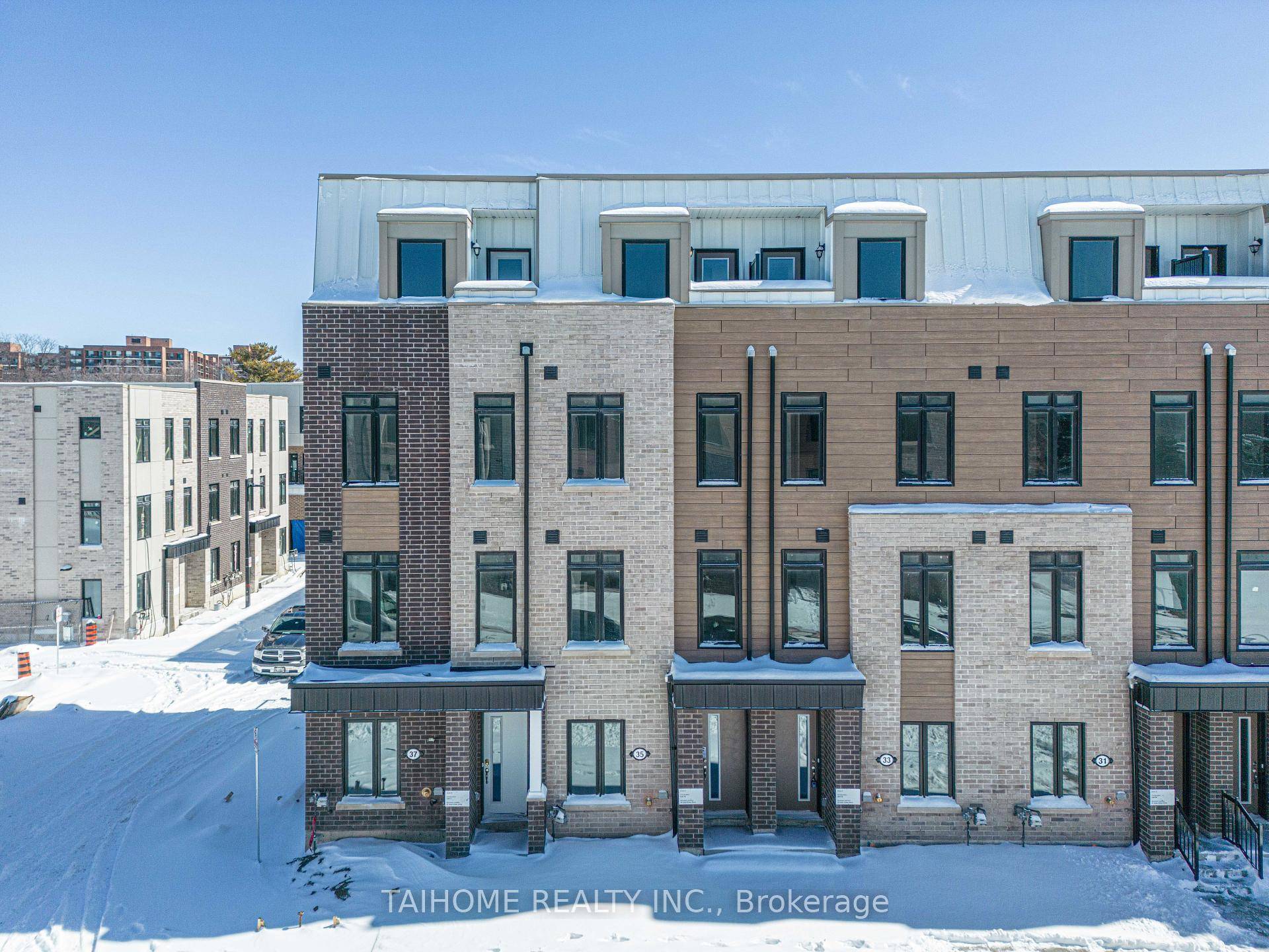 A Very Rare Brand New, 4 Story Stunning, Sunlit Modern Townhouse Above Ground amp ; Across From Bartley Park Directions Cross Roads Eglinton Victoria Park O'Connor.