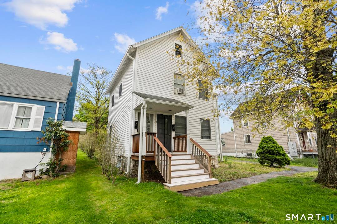 18 Ivy Place provides a premier opportunity to secure a high demand multi family asset in one of Norwalk's most accessible neighborhoods.