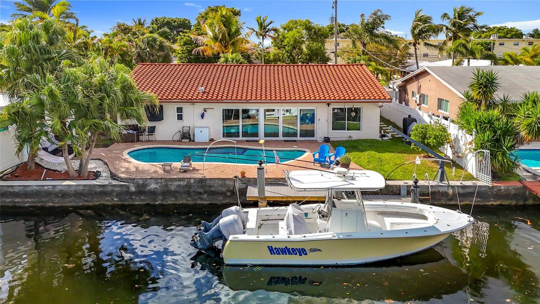 Wake up to your boat in your backyard !