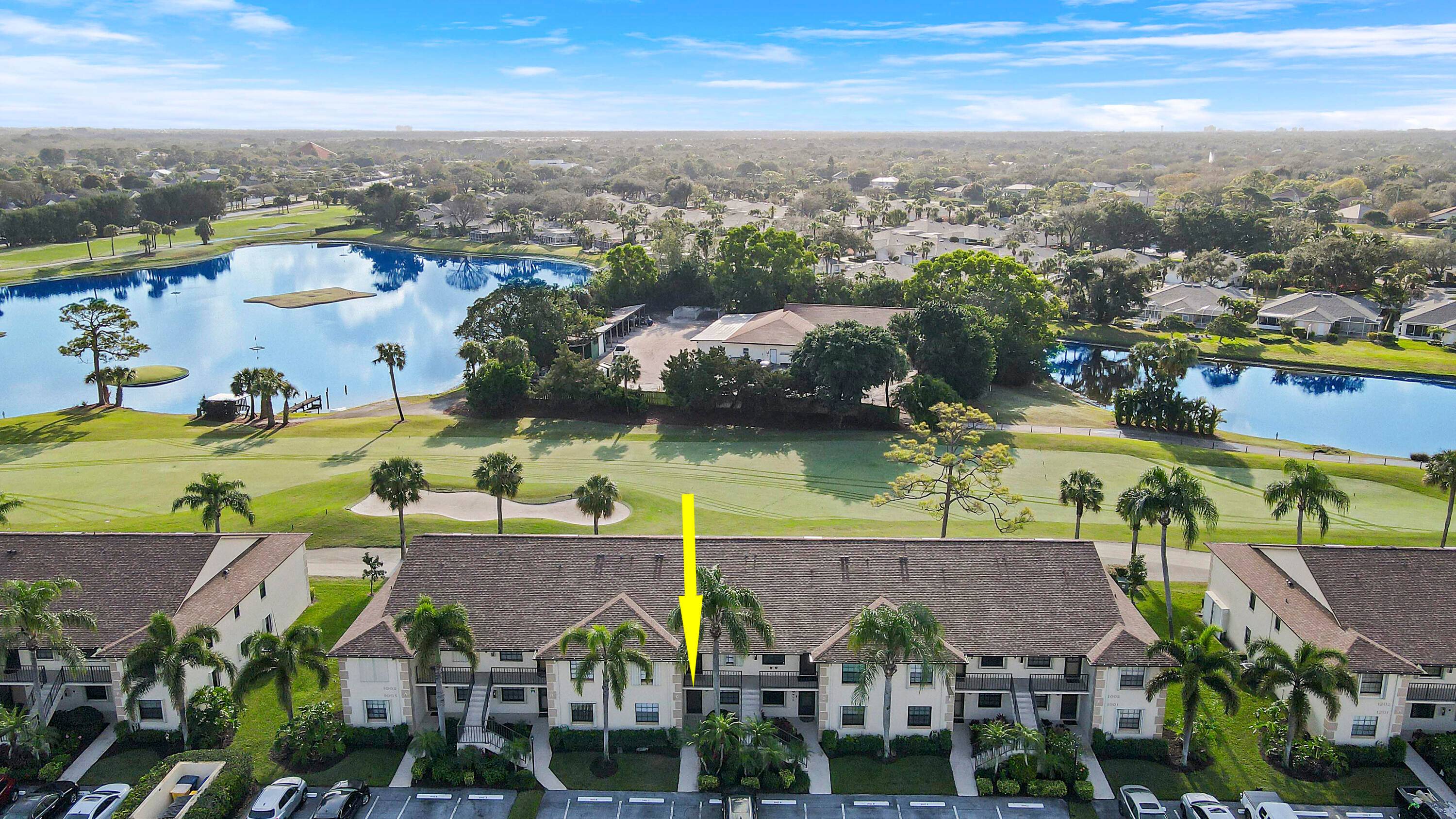 Seasonal Rental Stunning 1st Floor Condo in Jupiter Experience luxury living in this beautifully renovated 1st floor condo, available for seasonal rental.